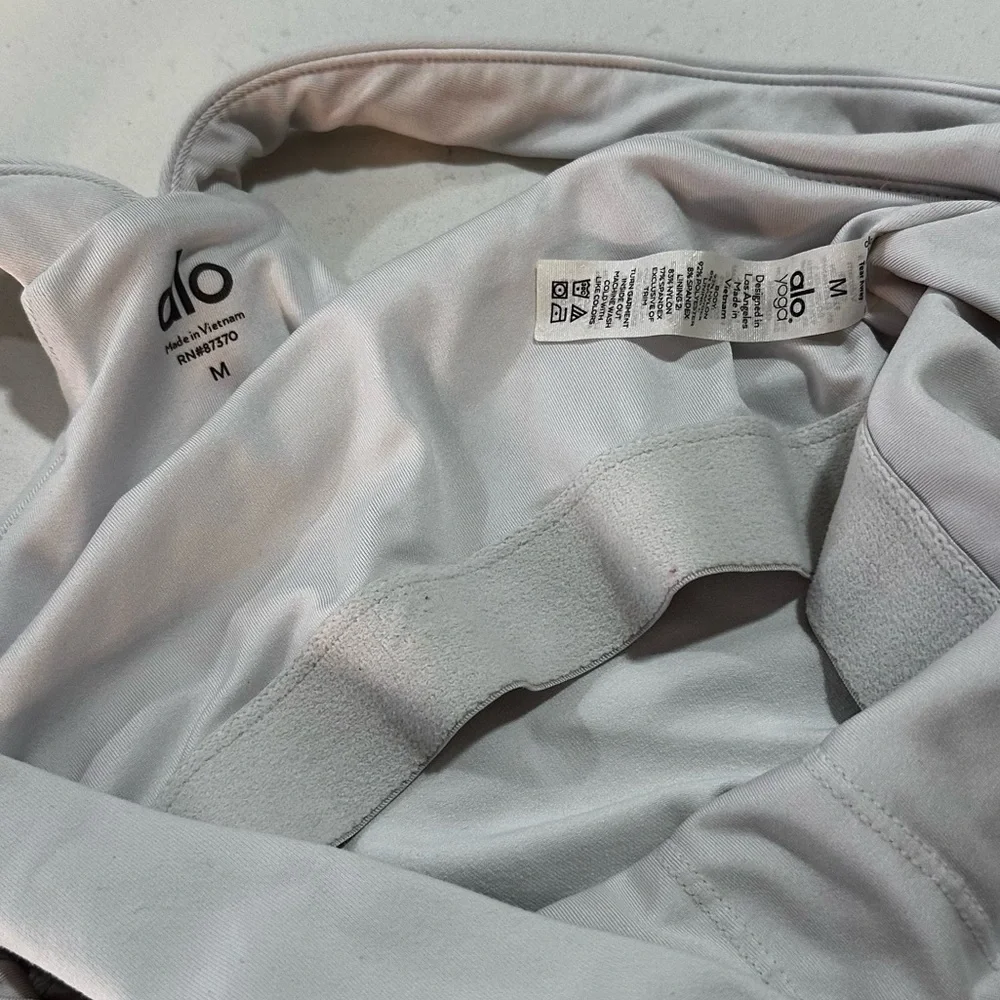 ALO Yoga Airbrush Real Bra Tank - Size M - Picture 6 of 6